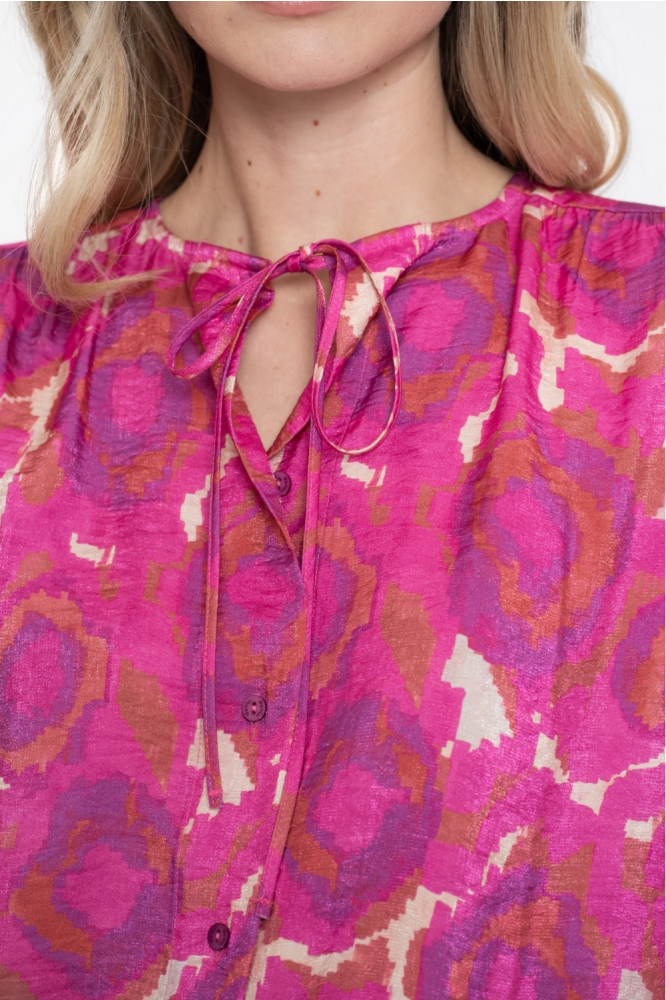 GLANZENDE BLOUSE MET GRAFISCH PATROON 53622 20 PINK/OFF WHITE